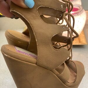 Chinese Laundry Tan Wedge Sandals
